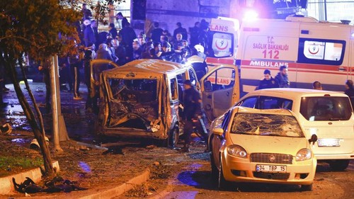 Turquie : un double attentat fait au moins 29 morts à Istanbul - ảnh 1
